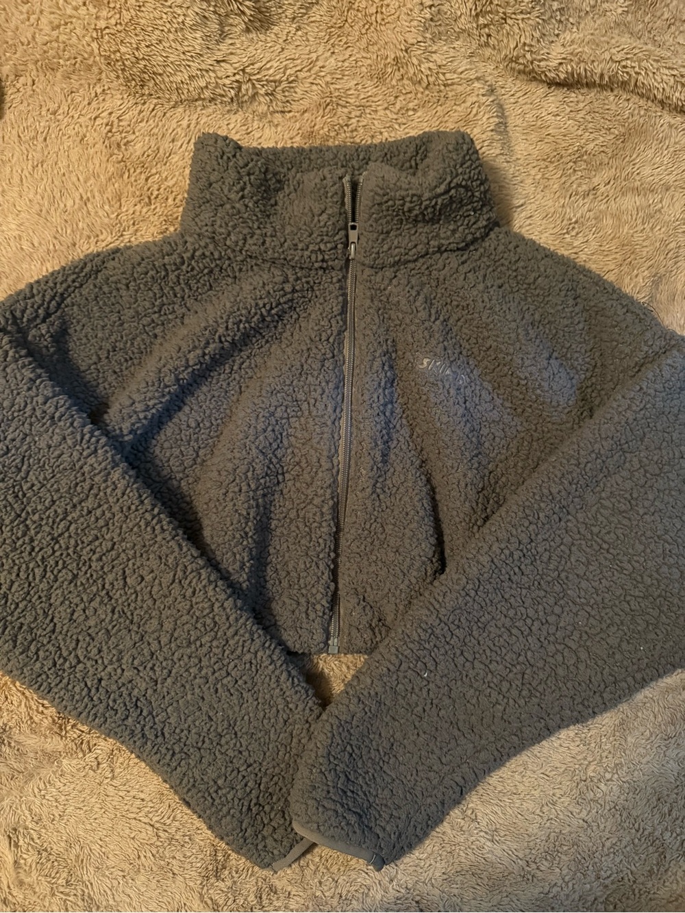 SKIMS Charcoal Sherpa Crop Top Pullover